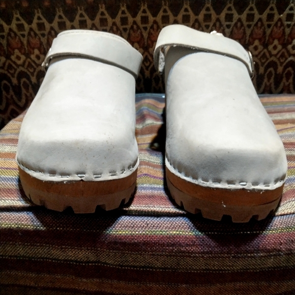 Stylish MIA Swedish Clogs for Women - Picture 4 of 8